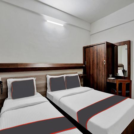 B Six Hotel Бангалор Екстериор снимка
