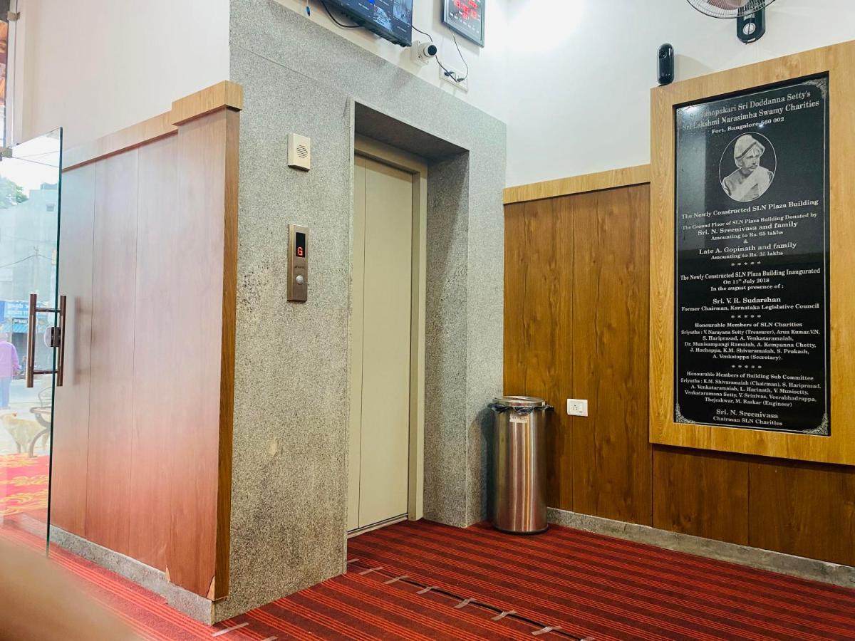 B Six Hotel Бангалор Екстериор снимка