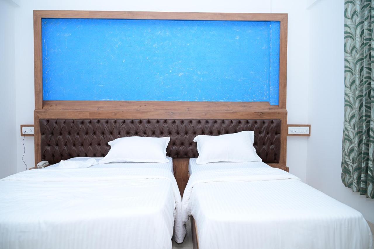 B Six Hotel Бангалор Екстериор снимка