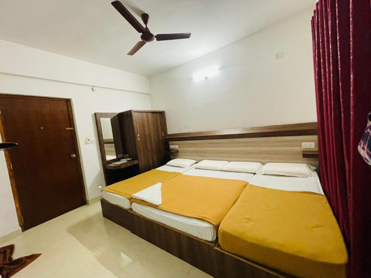 B Six Hotel Бангалор Екстериор снимка