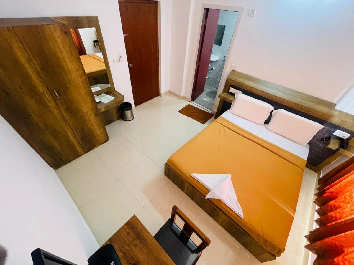 B Six Hotel Бангалор Екстериор снимка