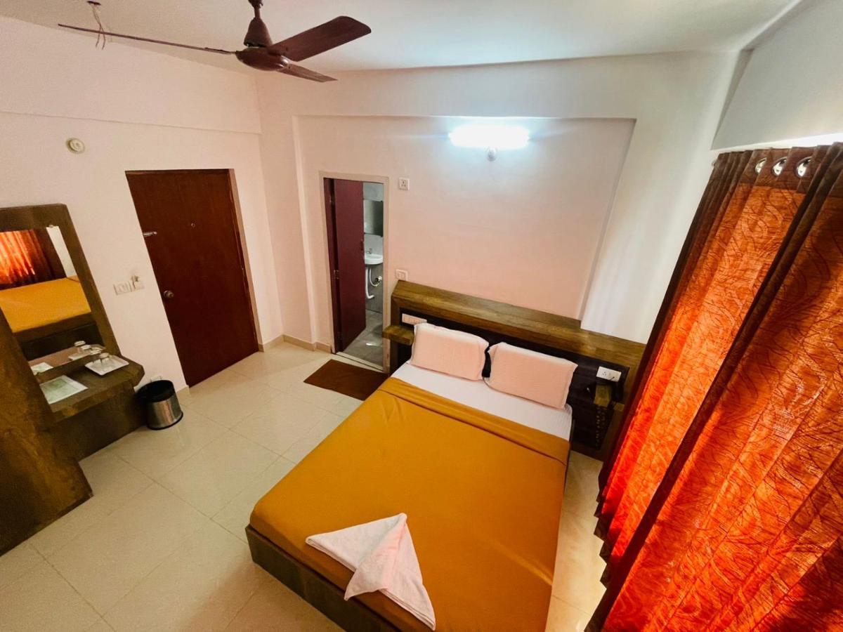 B Six Hotel Бангалор Екстериор снимка