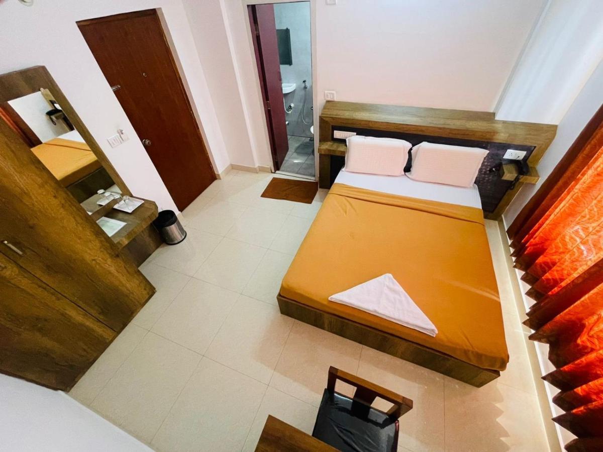 B Six Hotel Бангалор Екстериор снимка