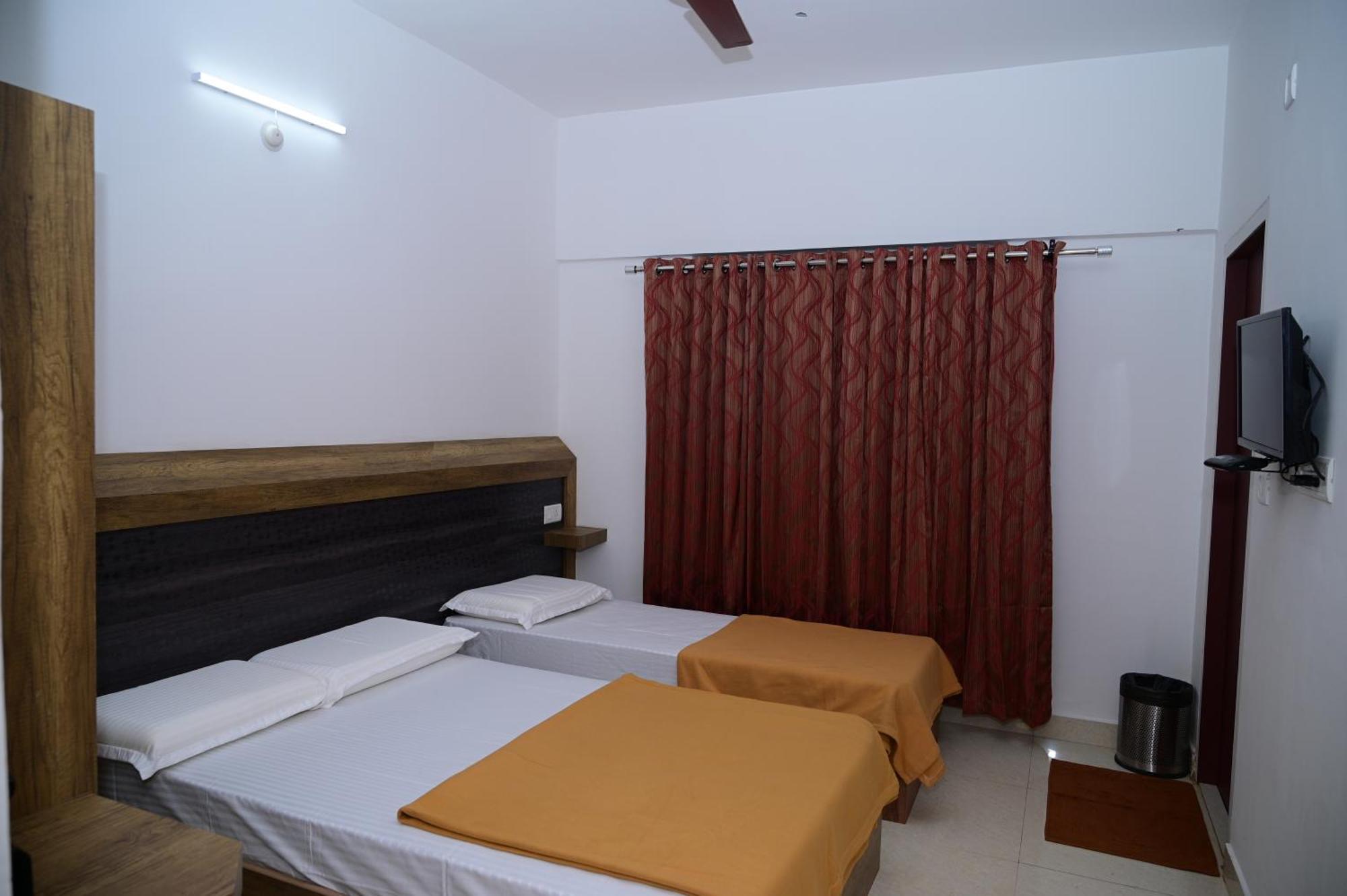B Six Hotel Бангалор Екстериор снимка