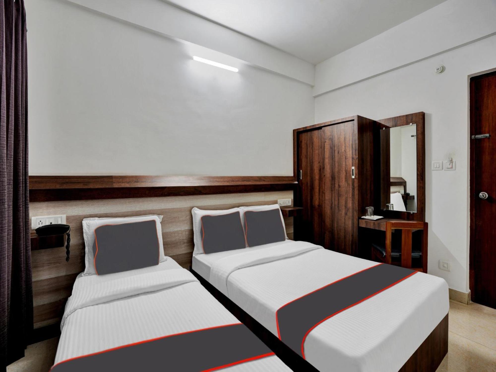 B Six Hotel Бангалор Екстериор снимка