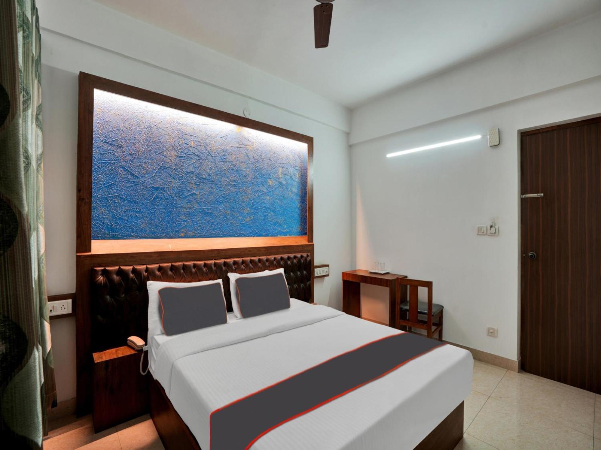 B Six Hotel Бангалор Екстериор снимка