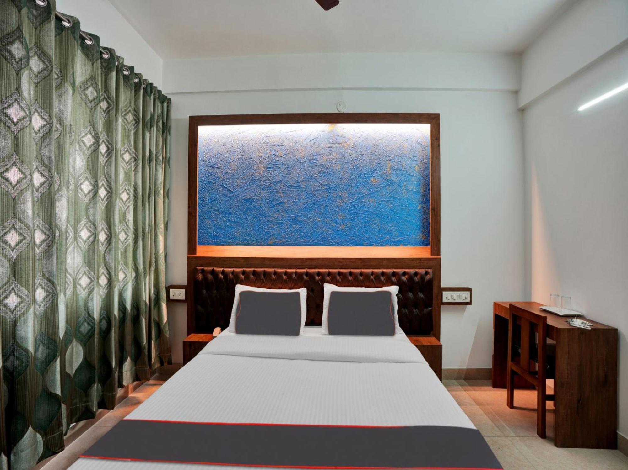 B Six Hotel Бангалор Екстериор снимка
