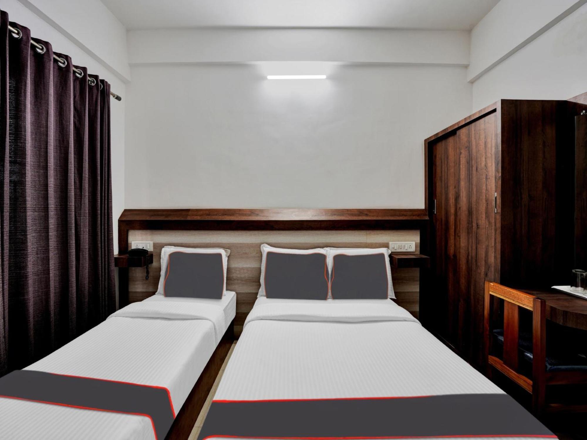 B Six Hotel Бангалор Екстериор снимка