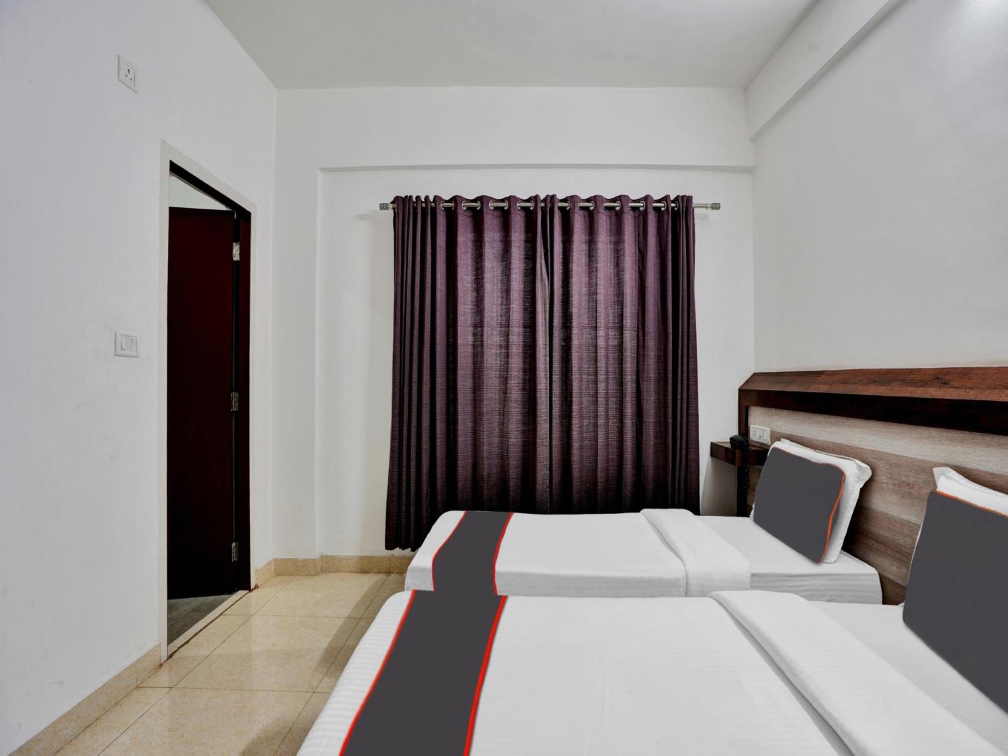 B Six Hotel Бангалор Екстериор снимка